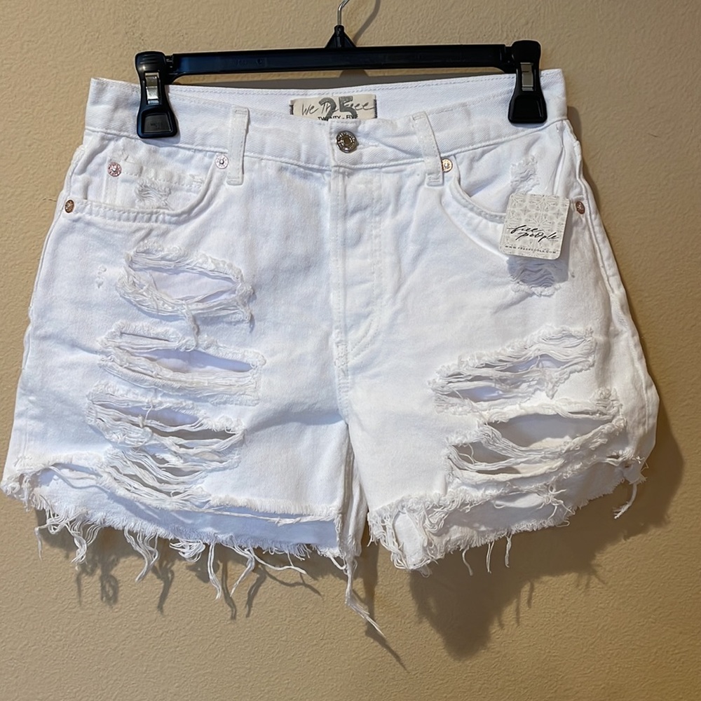 NWT Free People Maggie Distressed Shorts